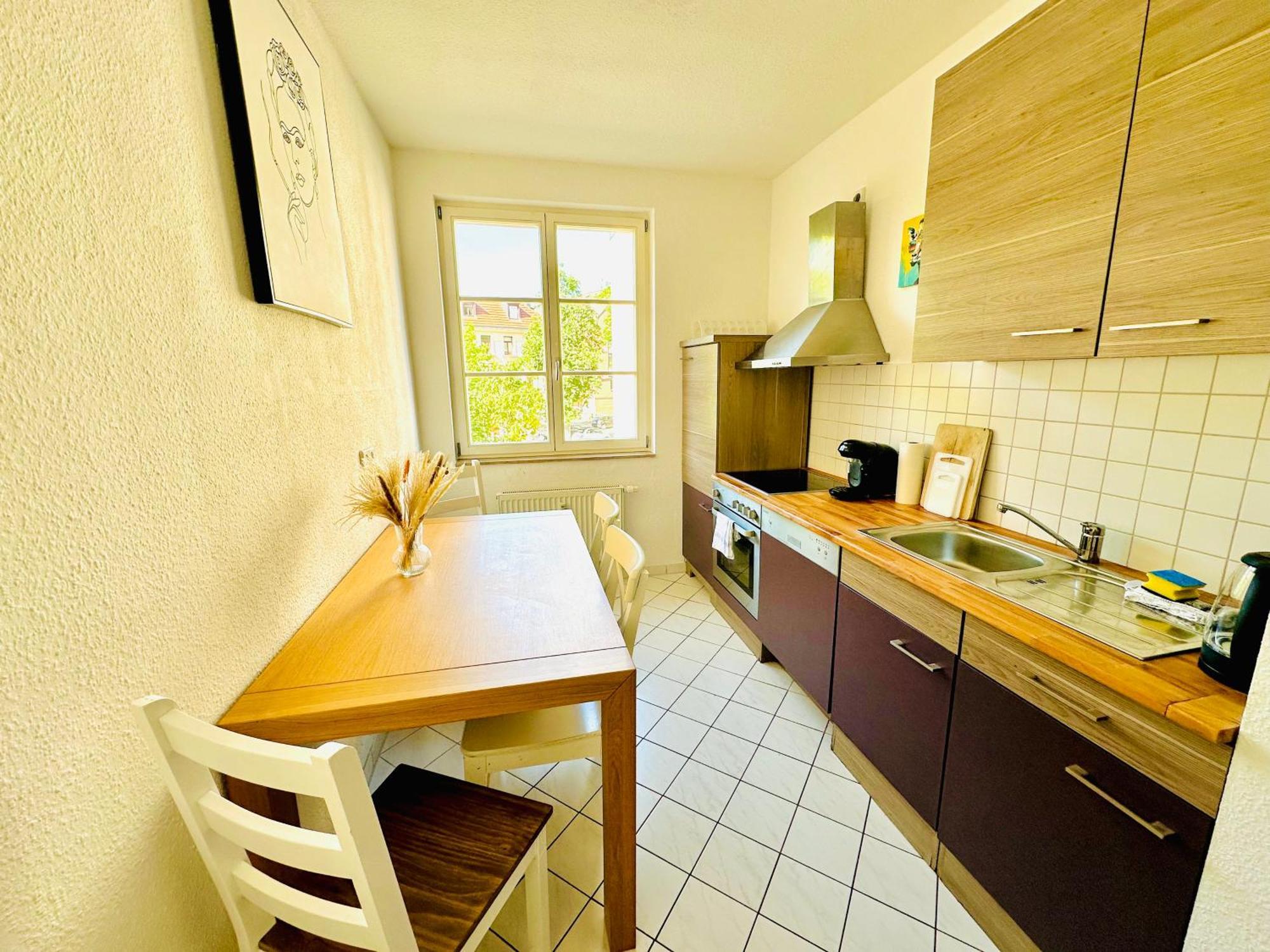 Stoetteritz - 3 - 6 People - 4 Beds - Balcony - Great Public Transport 11 Minutes To The Apartment *