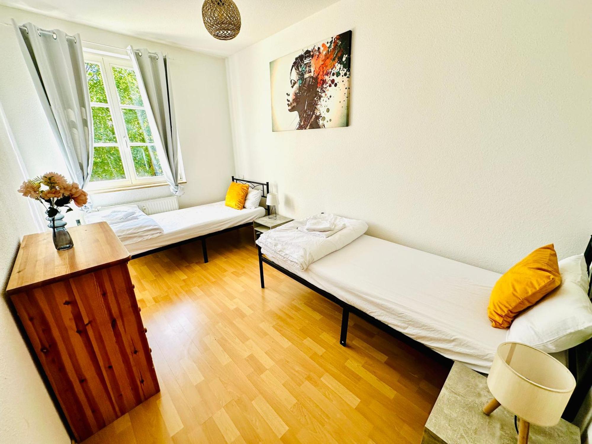 Stoetteritz - 3 - 6 People - 4 Beds - Balcony - Great Public Transport 11 Minutes To The Leipzig