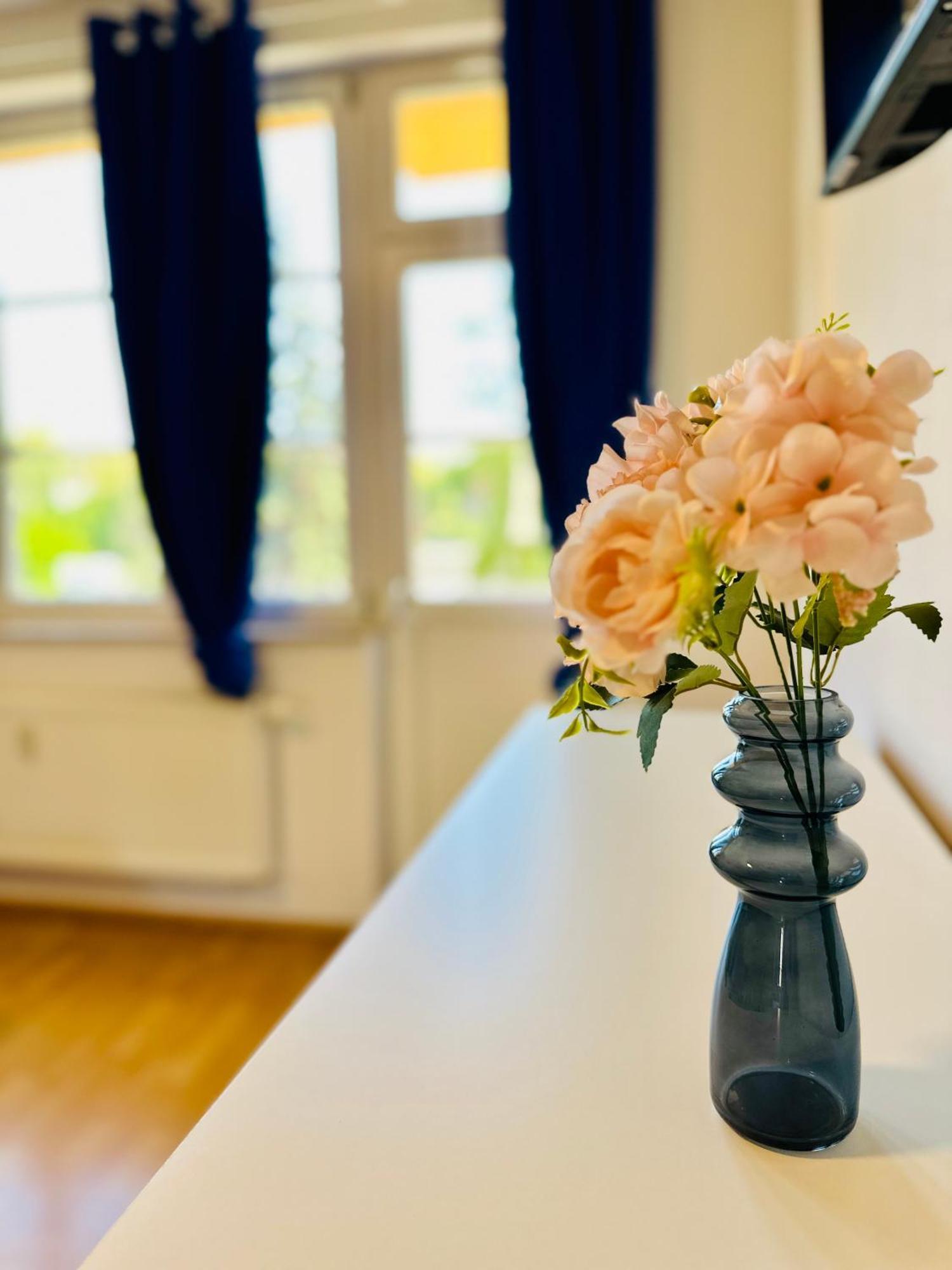 Stoetteritz - 3 - 6 People - 4 Beds - Balcony - Great Public Transport 11 Minutes To The * Leipzig