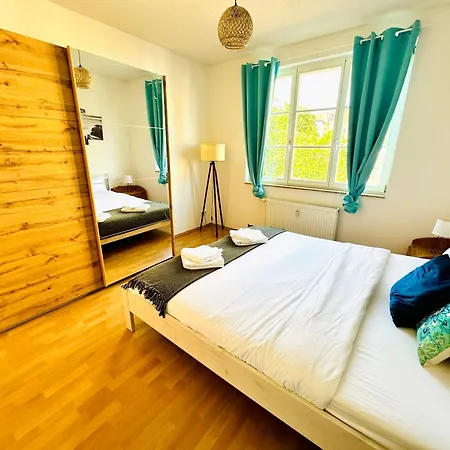 Stoetteritz Holiday Apartment - 3 Rooms - 6 People - 4 Beds - Balcony - Great Public Transport 11 Minutes To The City Leipzig Exterior photo