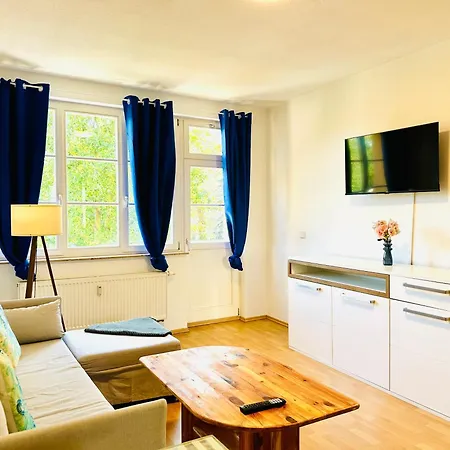 Stoetteritz Holiday Apartment - 3 Rooms - 6 People - 4 Beds - Balcony - Great Public Transport 11 Minutes To The City Leipzig Exterior photo