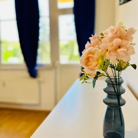 Stoetteritz Holiday Apartment - 3 Rooms - 6 People - 4 Beds - Balcony - Great Public Transport 11 Minutes To The City Leipzig Exterior photo