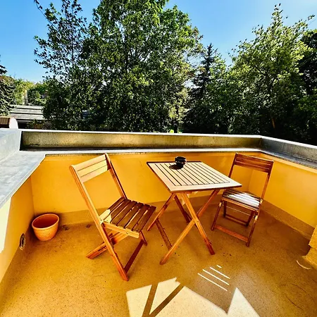 Stoetteritz Holiday Apartment - 3 Rooms - 6 People - 4 Beds - Balcony - Great Public Transport 11 Minutes To The City Leipzig Exterior photo