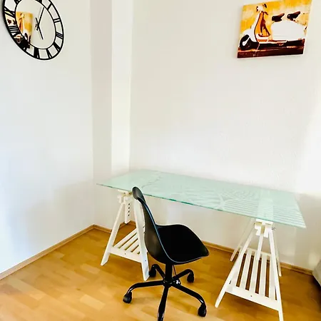 Stoetteritz Holiday Apartment - 3 Rooms - 6 People - 4 Beds - Balcony - Great Public Transport 11 Minutes To The City Leipzig Exterior photo