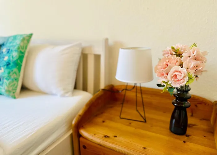 Stoetteritz Holiday Apartment - 3 Rooms - 6 People - 4 Beds - Balcony - Great Public Transport 11 Minutes To The City