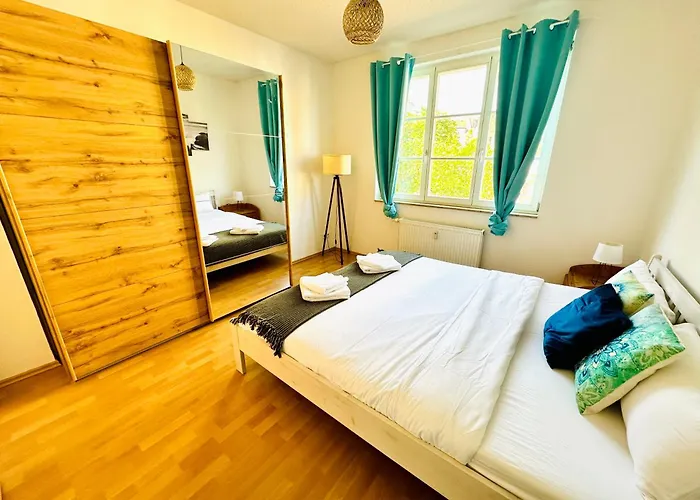 Stoetteritz Holiday Apartment - 3 Rooms - 6 People - 4 Beds - Balcony - Great Public Transport 11 Minutes To The City