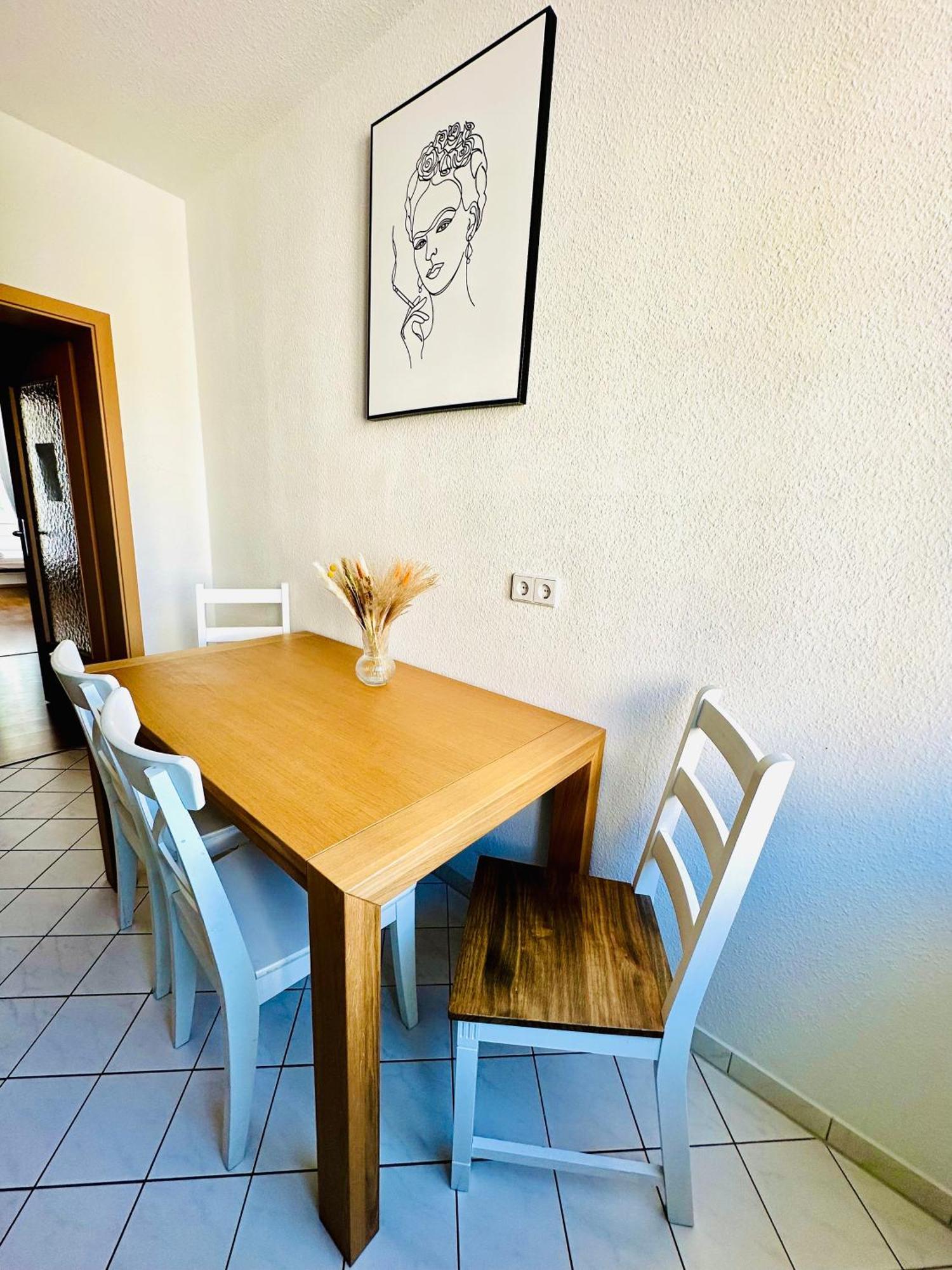 Apartment Stoetteritz - 3 - 6 People - 4 Beds - Balcony - Great Public Transport 11 Minutes To The *