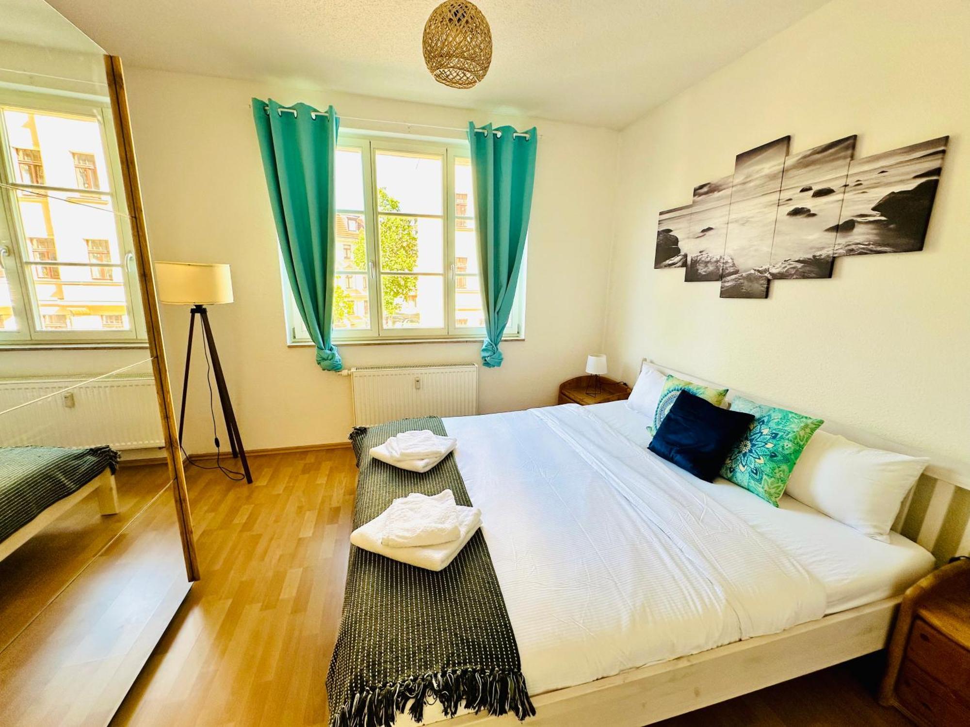 Stoetteritz - 3 - 6 People - 4 Beds - Balcony - Great Public Transport 11 Minutes To The