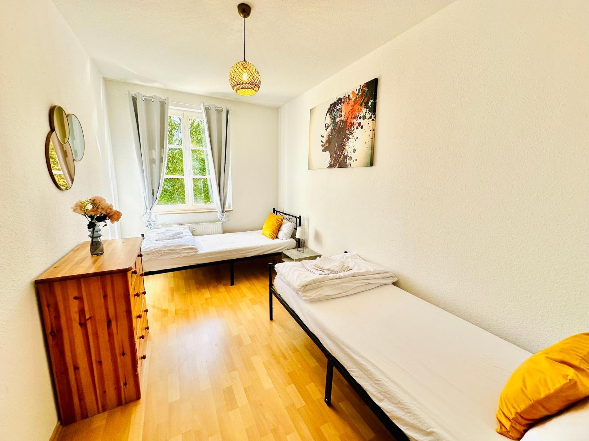 Stoetteritz - 3 - 6 People - 4 Beds - Balcony - Great Public Transport 11 Minutes To The