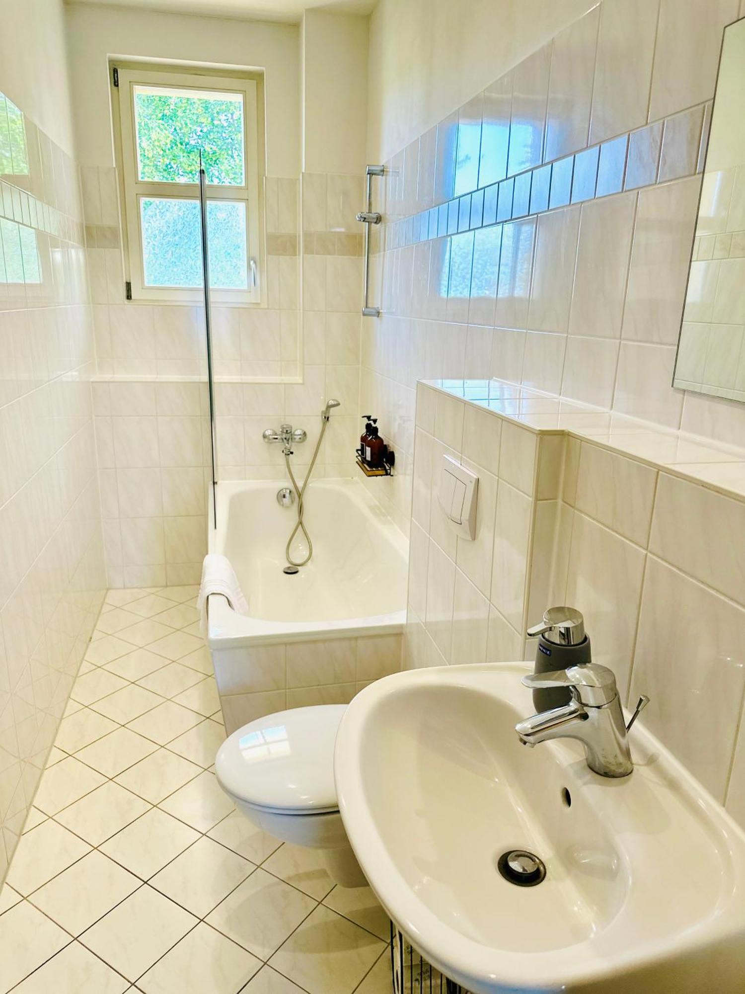 Stoetteritz - 3 - 6 People - 4 Beds - Balcony - Great Public Transport 11 Minutes To The Leipzig