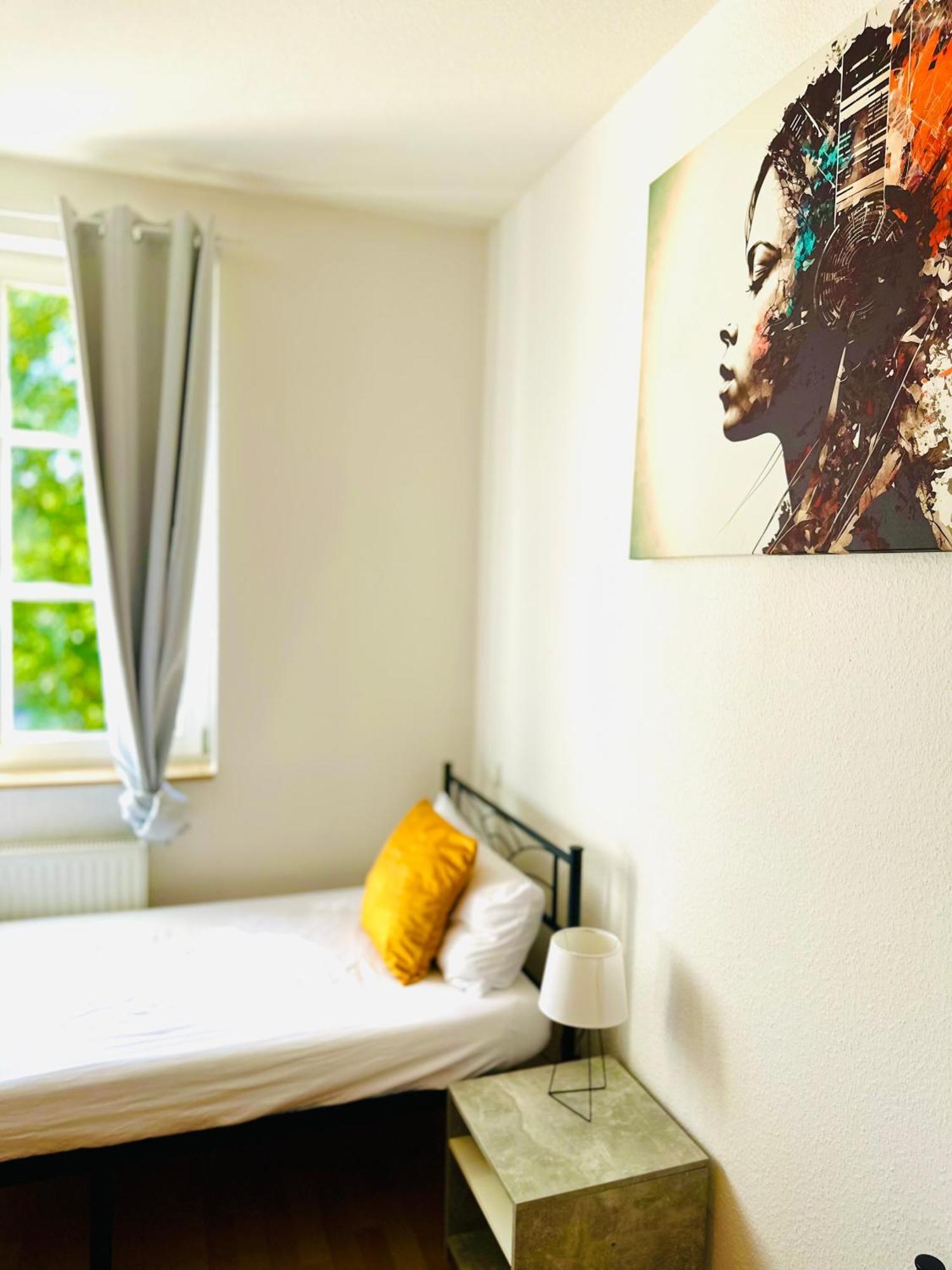 Apartment Stoetteritz - 3 - 6 People - 4 Beds - Balcony - Great Public Transport 11 Minutes To The