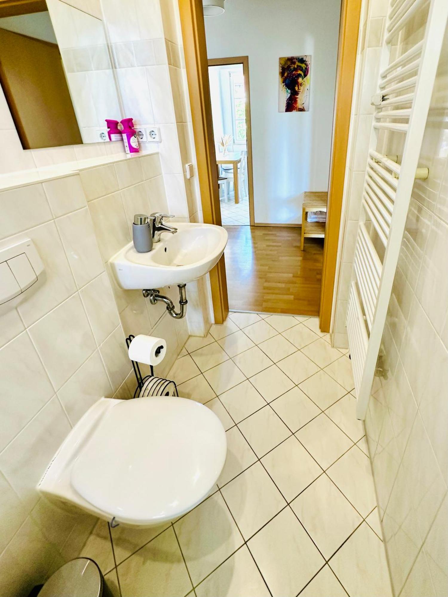 Stoetteritz - 3 - 6 People - 4 Beds - Balcony - Great Public Transport 11 Minutes To The *
