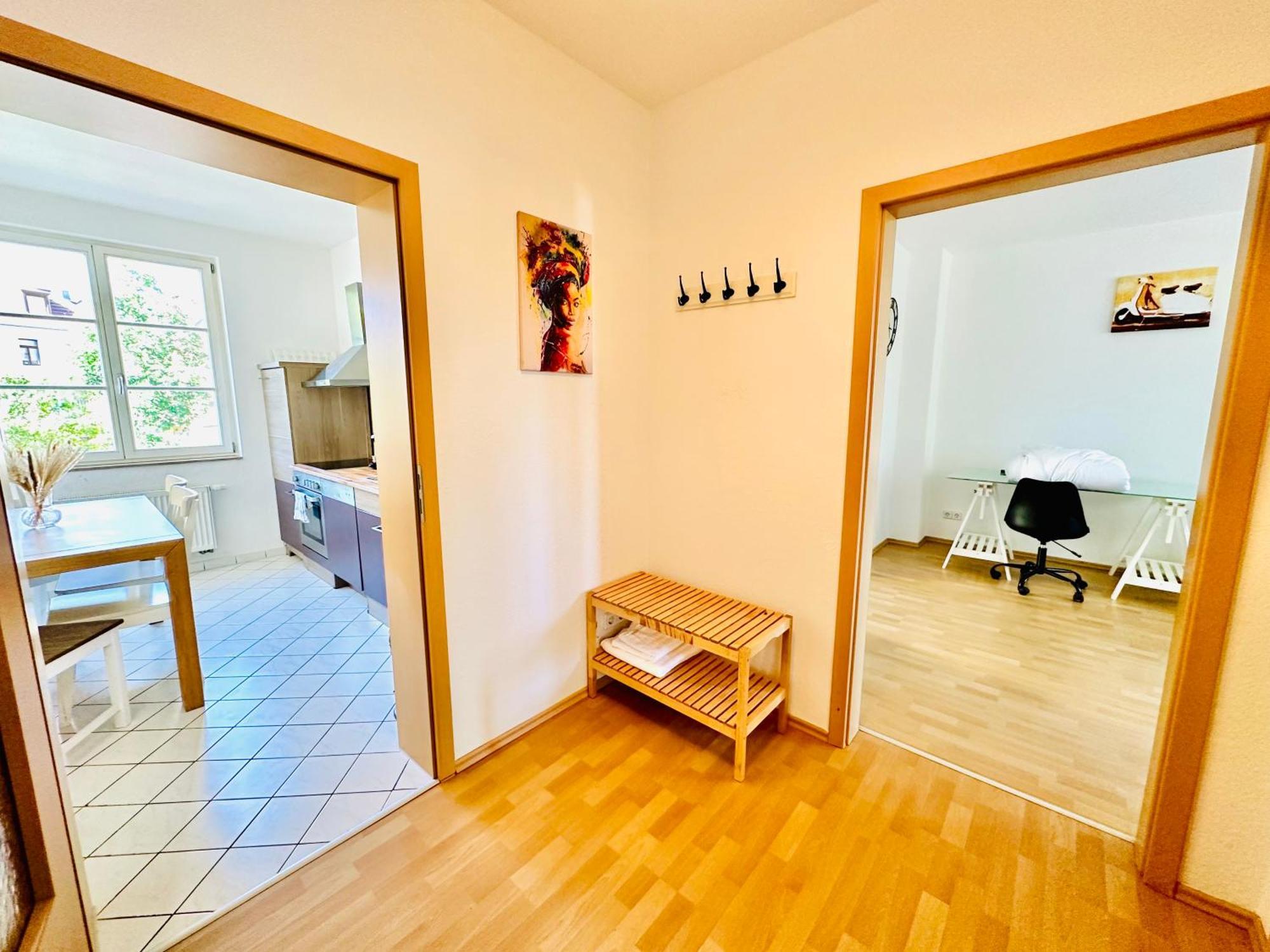Stoetteritz - 3 - 6 People - 4 Beds - Balcony - Great Public Transport 11 Minutes To The *