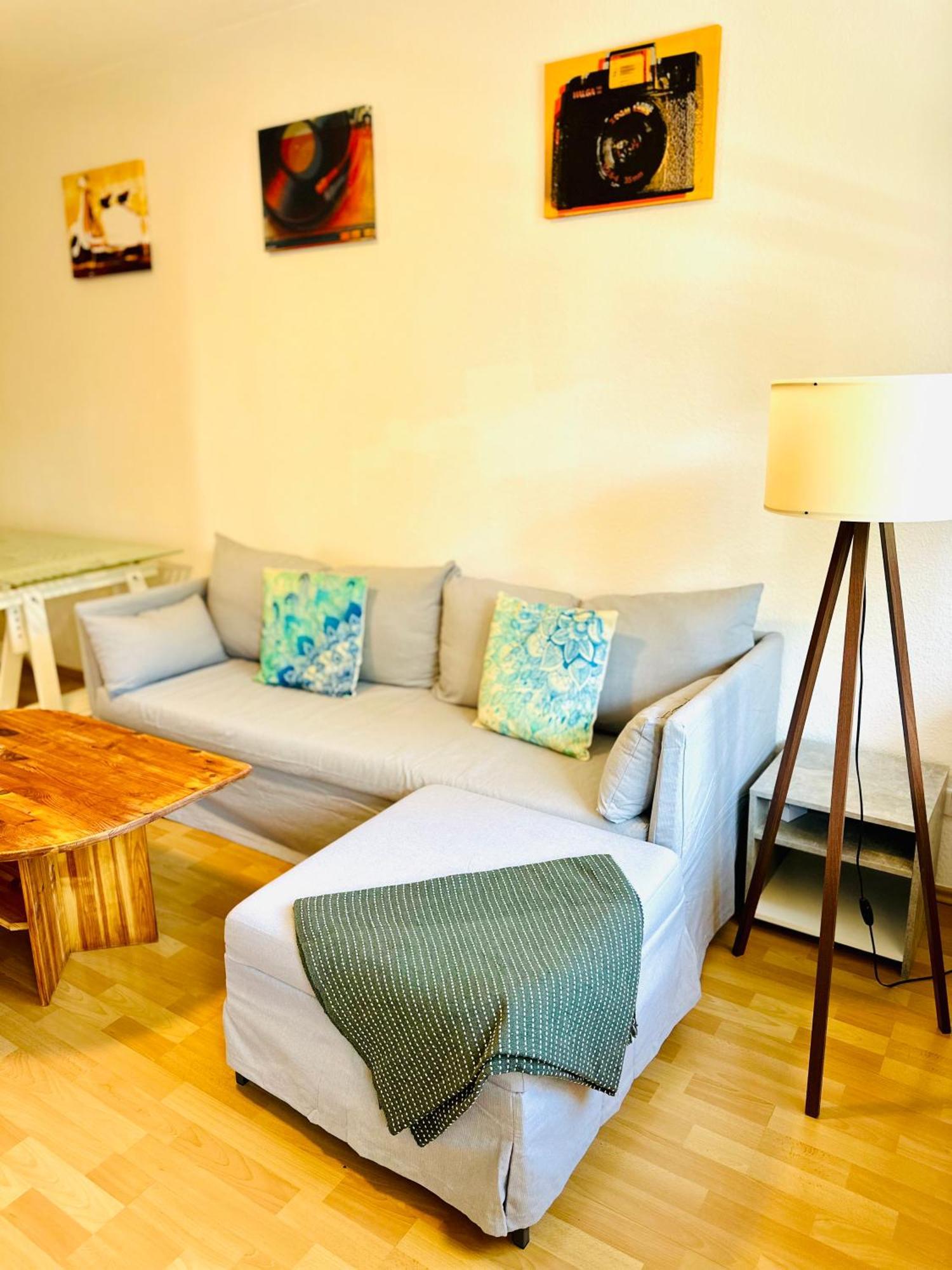 Stoetteritz - 3 - 6 People - 4 Beds - Balcony - Great Public Transport 11 Minutes To The Apartment